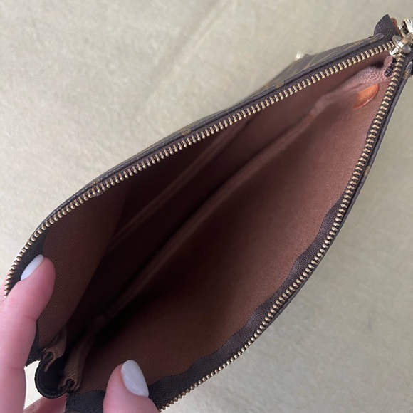 Louis Vuitton Pochette Accessoires - Picture 3 of 8